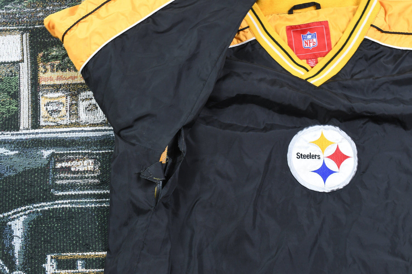 Vintage 1990s Pittsburgh Steelers NFL Pullover Windbreaker Men's XL from propervintagecanada