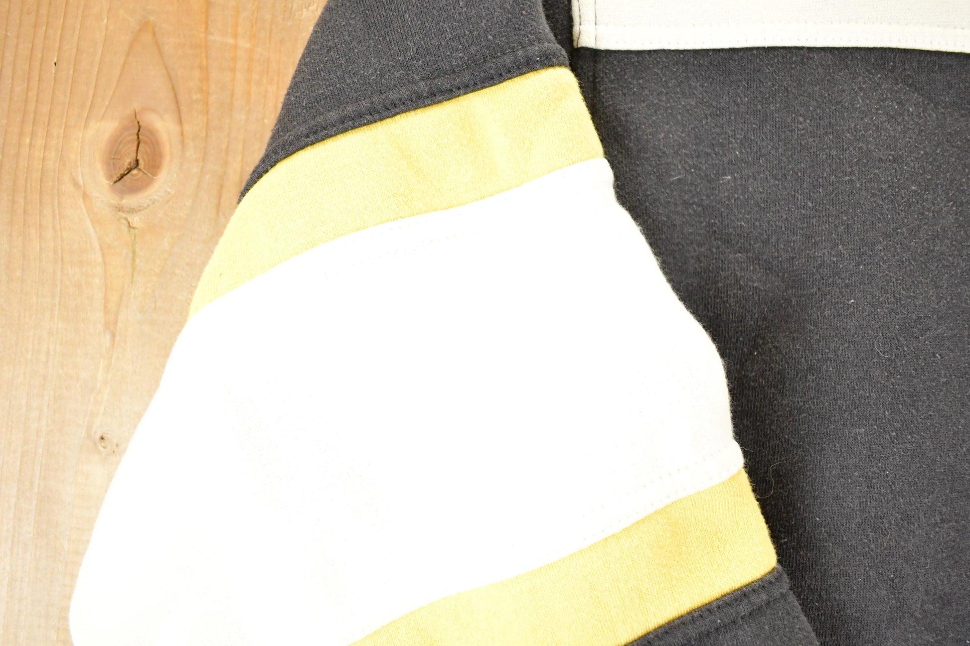 Vintage 1990s Pittsburgh Steelers Pro Player NFL Crewneck Sweatshirt Men's L from propervintagecanada