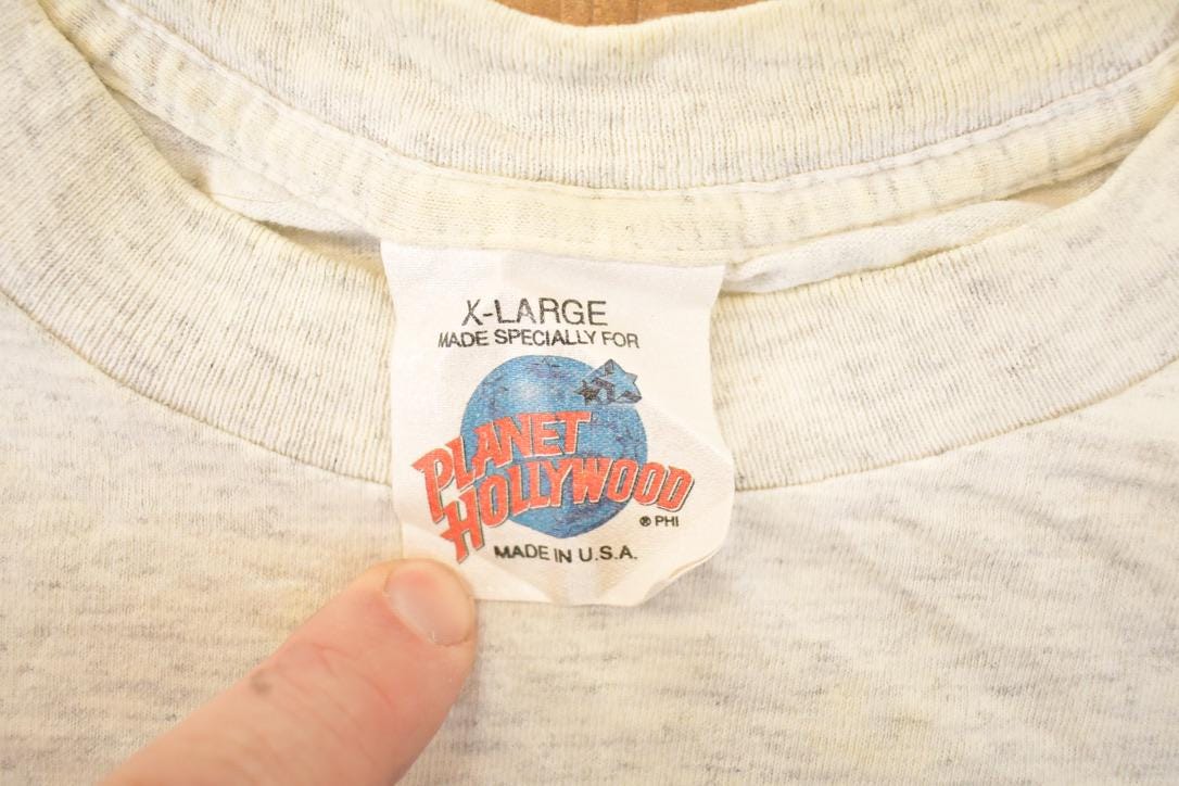 Vintage 1990s Planet Hollywood Chicago Souvenir Travel T-Shirt Men's XL from propervintagecanada