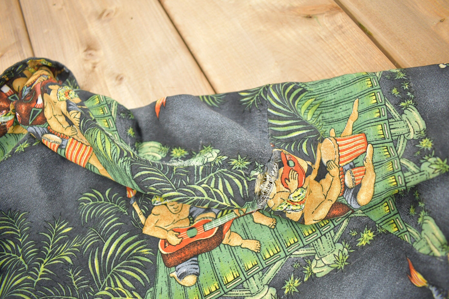 Vintage 1990s Platinum Silver Hawaiian Theme Button Up Shirt Men's Large from propervintagecanada