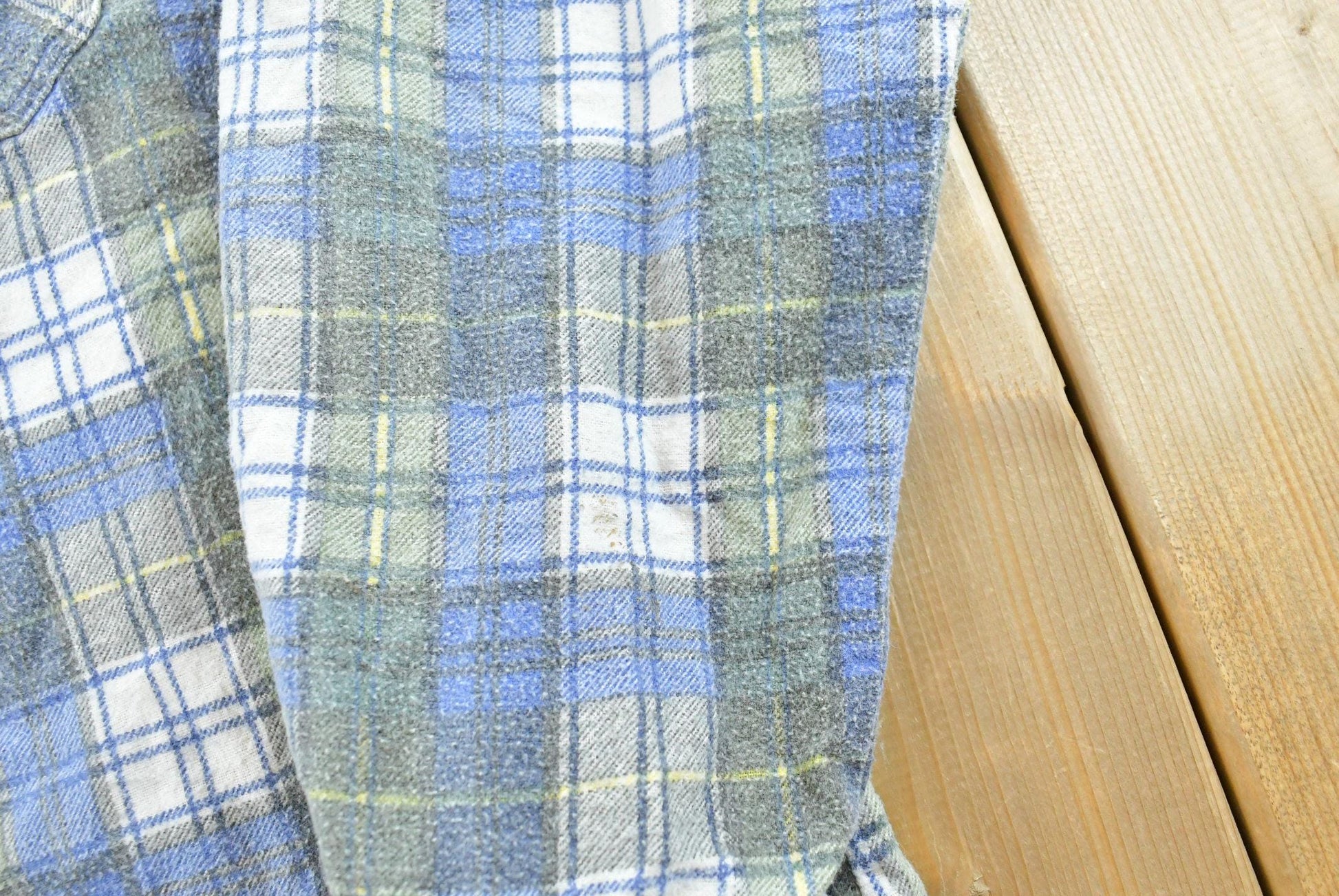 Vintage 1990s Printed Cotton Plaid Flannel Button Up Shirt Men's L from propervintagecanada
