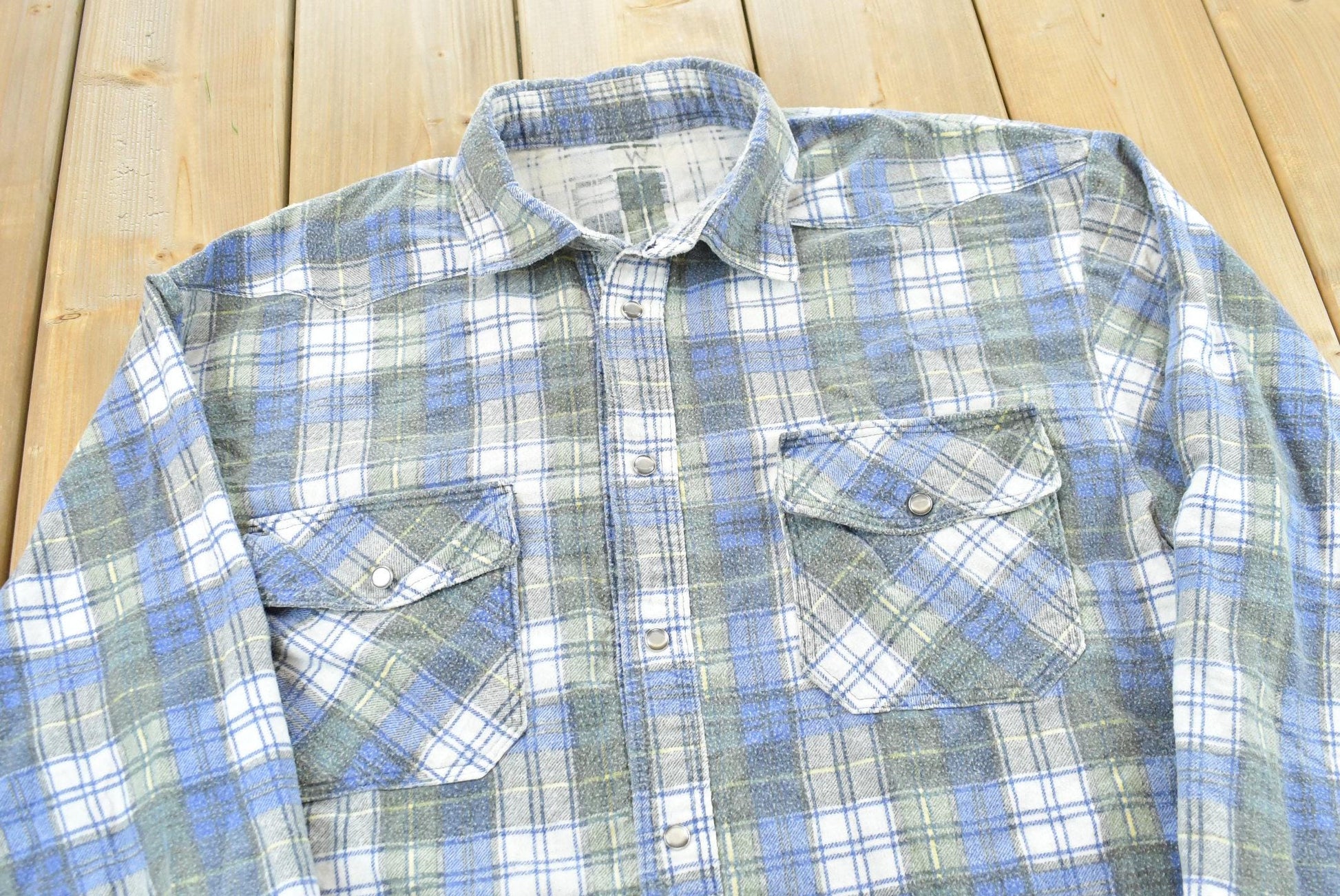 Vintage 1990s Printed Cotton Plaid Flannel Button Up Shirt Men's L from propervintagecanada