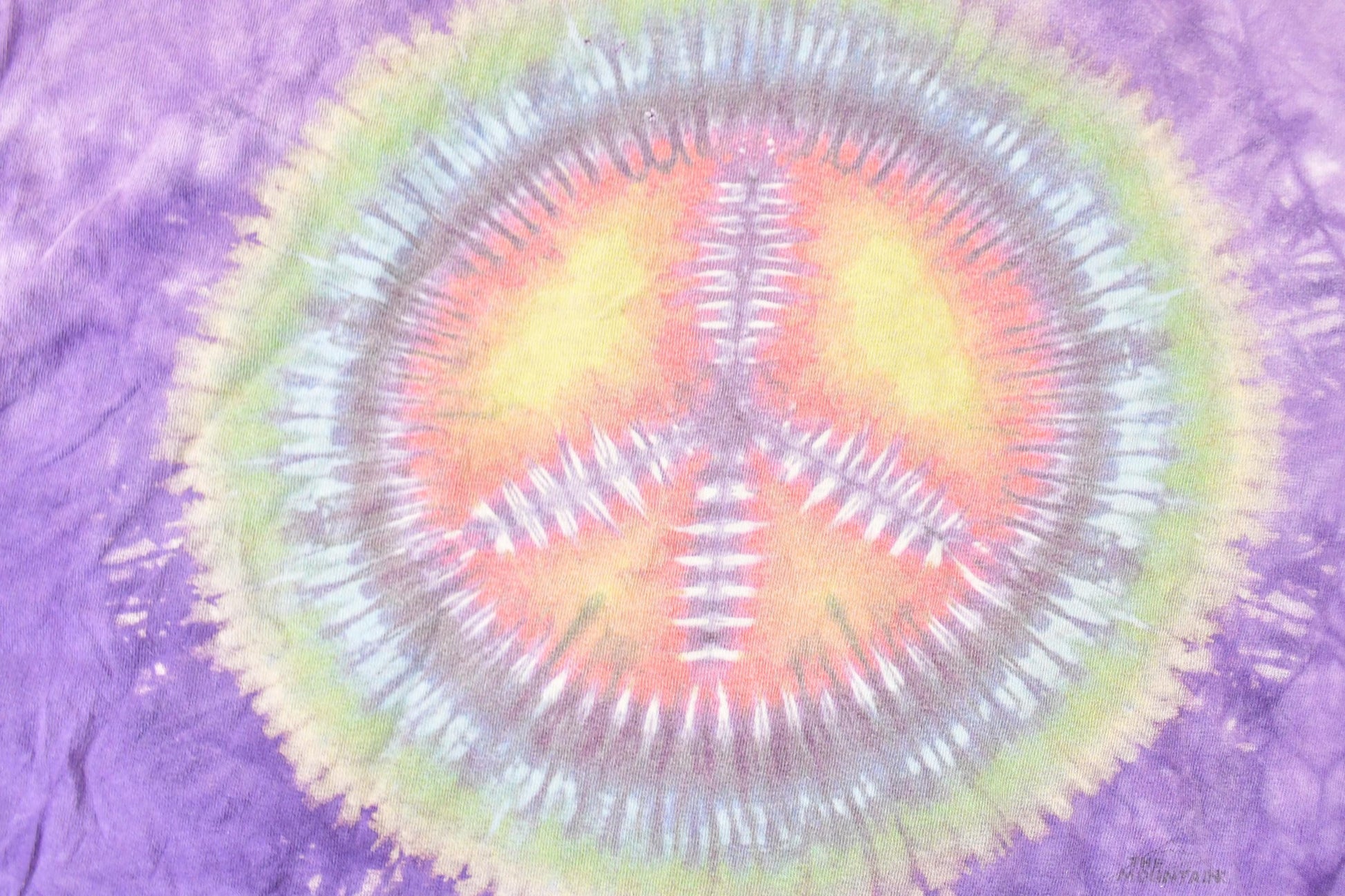 Vintage 1990s Purple Tye Dye Peace Sign Souvenir Travel T-Shirt Men's XL from propervintagecanada