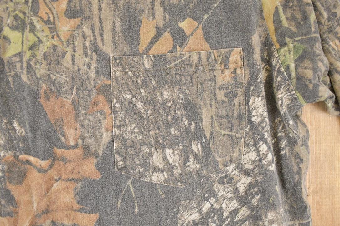 Vintage 1990s Realtree Camo AOP Graphic Print Crewneck Shirt Mens L from propervintagecanada