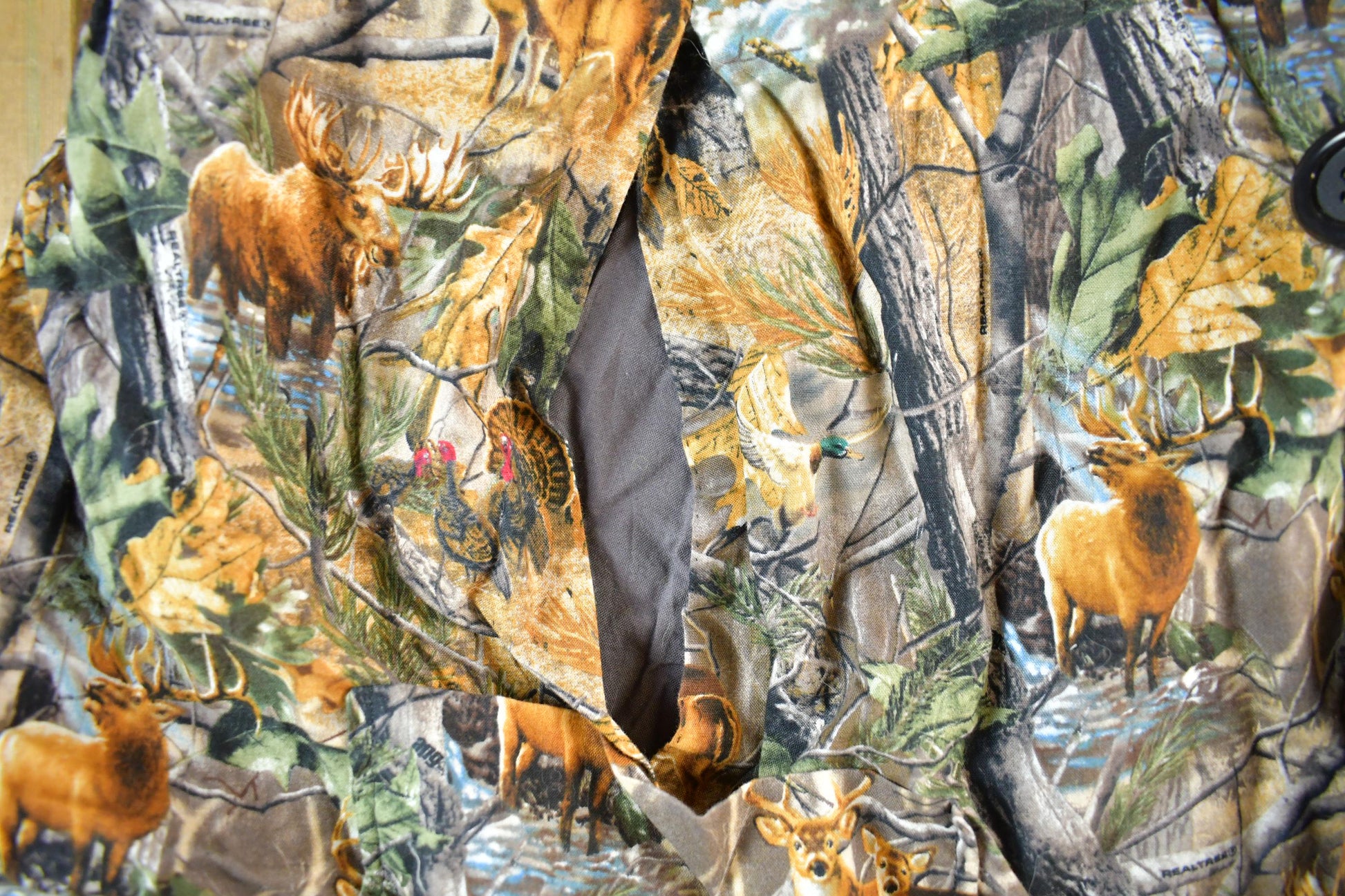 Vintage 1990s Realtree Camo Poncho Jacket Men's Medium from propervintagecanada