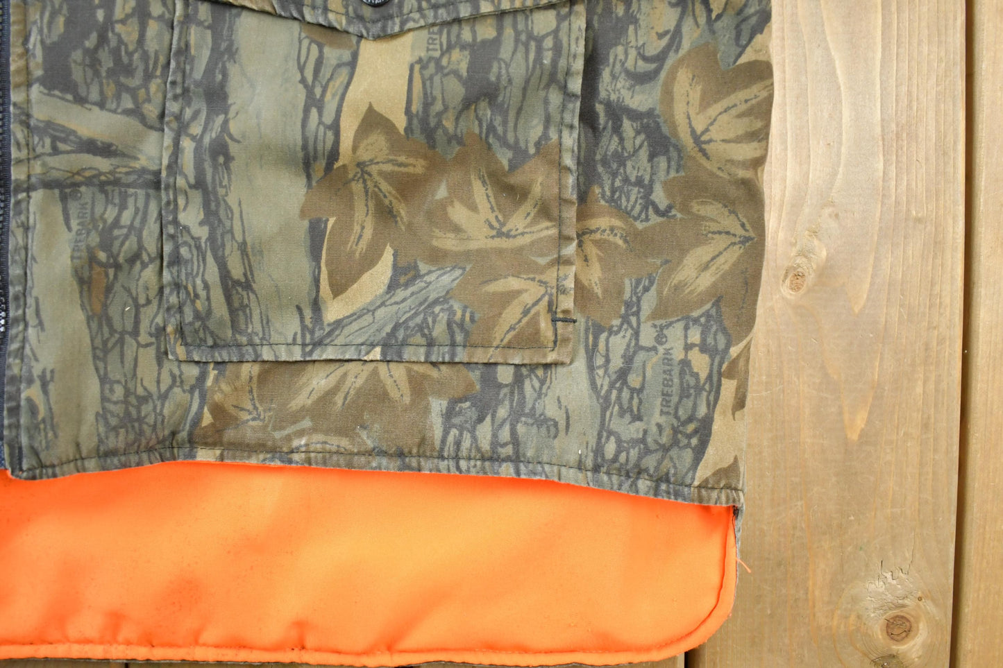Vintage 1990s Realtree Camo Puffer Vest Jacket Men's XL from propervintagecanada