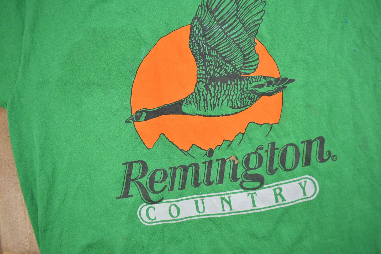 Vintage 1990s Remington Country Graphic T Shirt Men's XL from propervintagecanada