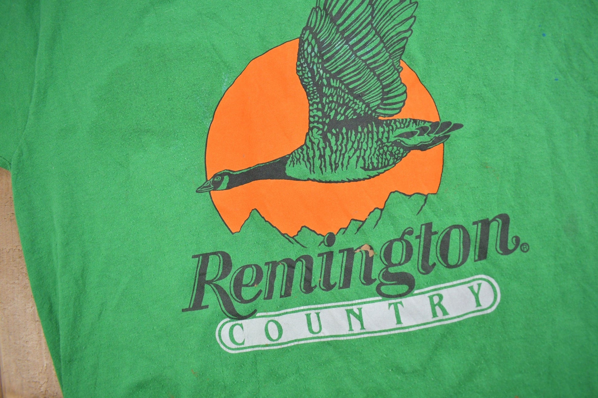 Vintage 1990s Remington Country Graphic T Shirt Men's XL from propervintagecanada