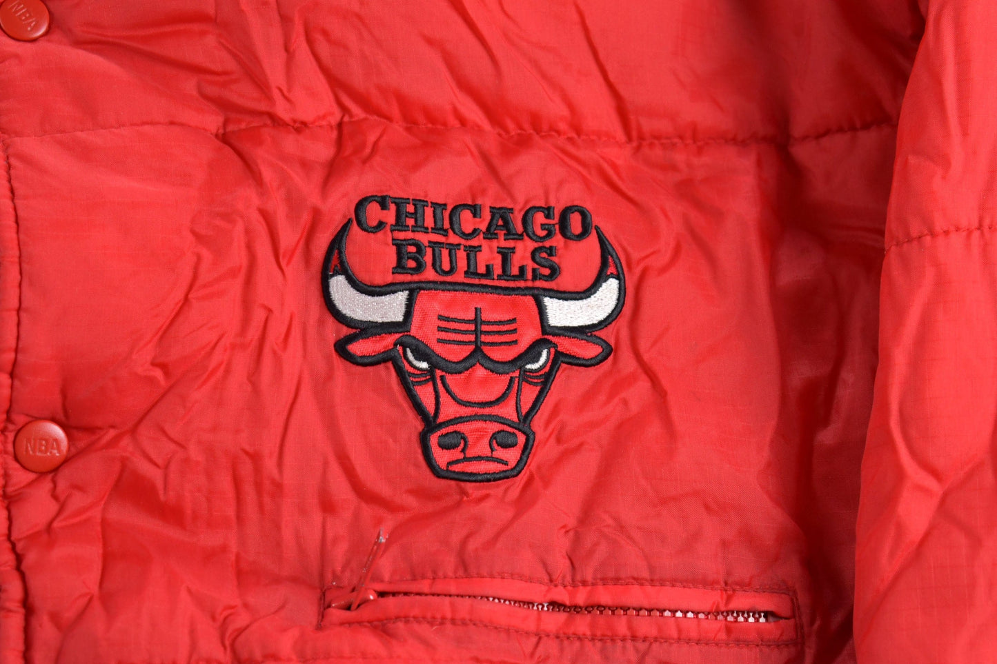 Vintage 1990s Reversible Chicago Bulls NBA Pro Player Puffer Jacket Men's XL from propervintagecanada
