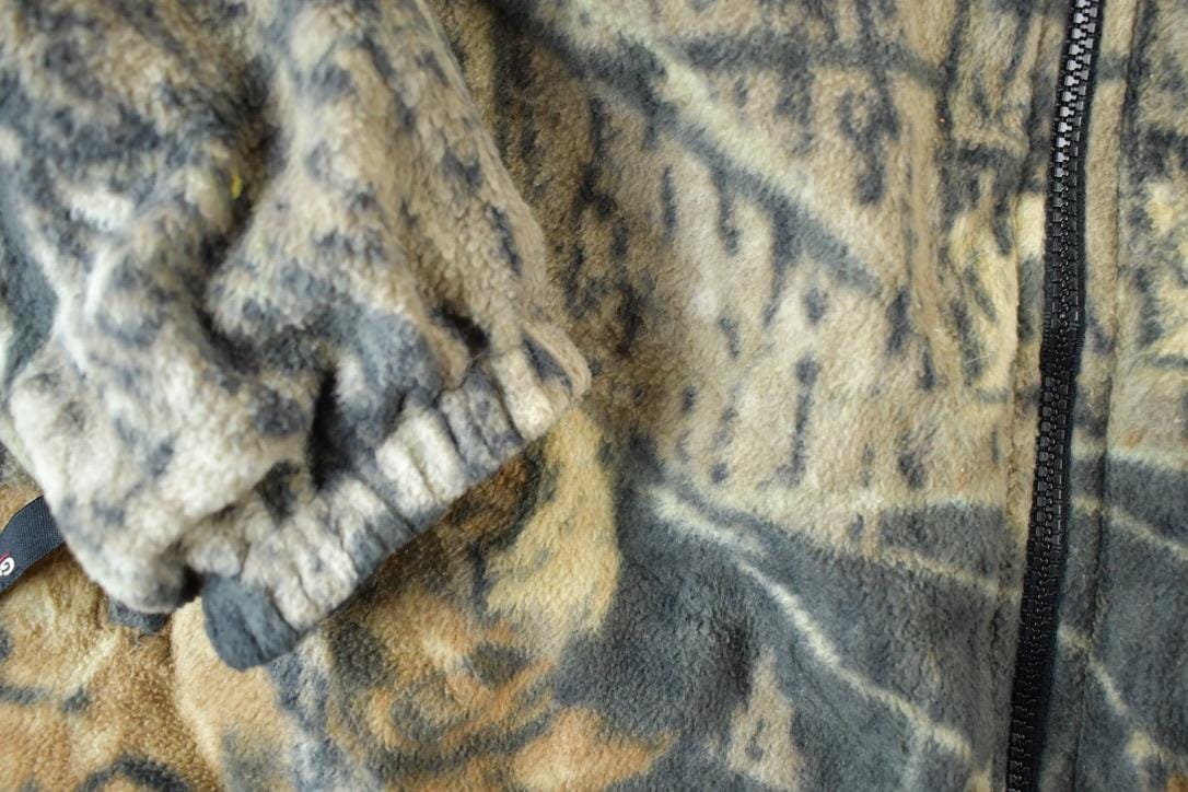 Vintage 1990s Reversible Realtree Camo Outdoorsman Light Jacket Sweatshirt Men's Small from propervintagecanada