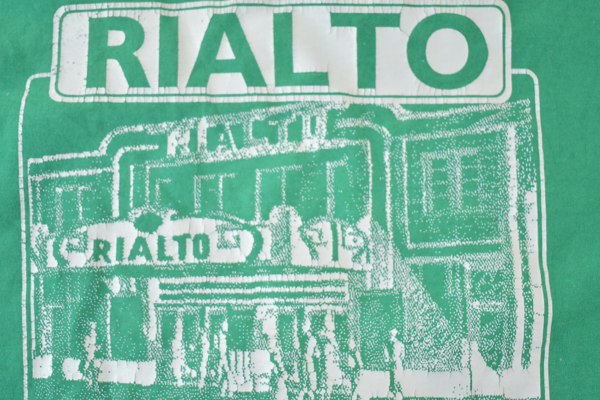 Vintage 1990s Rialto Theatre Souvenir Single Stitch Graphic Print T-Shirt Men's XL from propervintagecanada