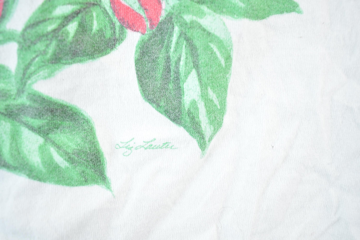 Vintage 1990s Rose Bush Souvenir T-Shirt Women's XL from propervintagecanada