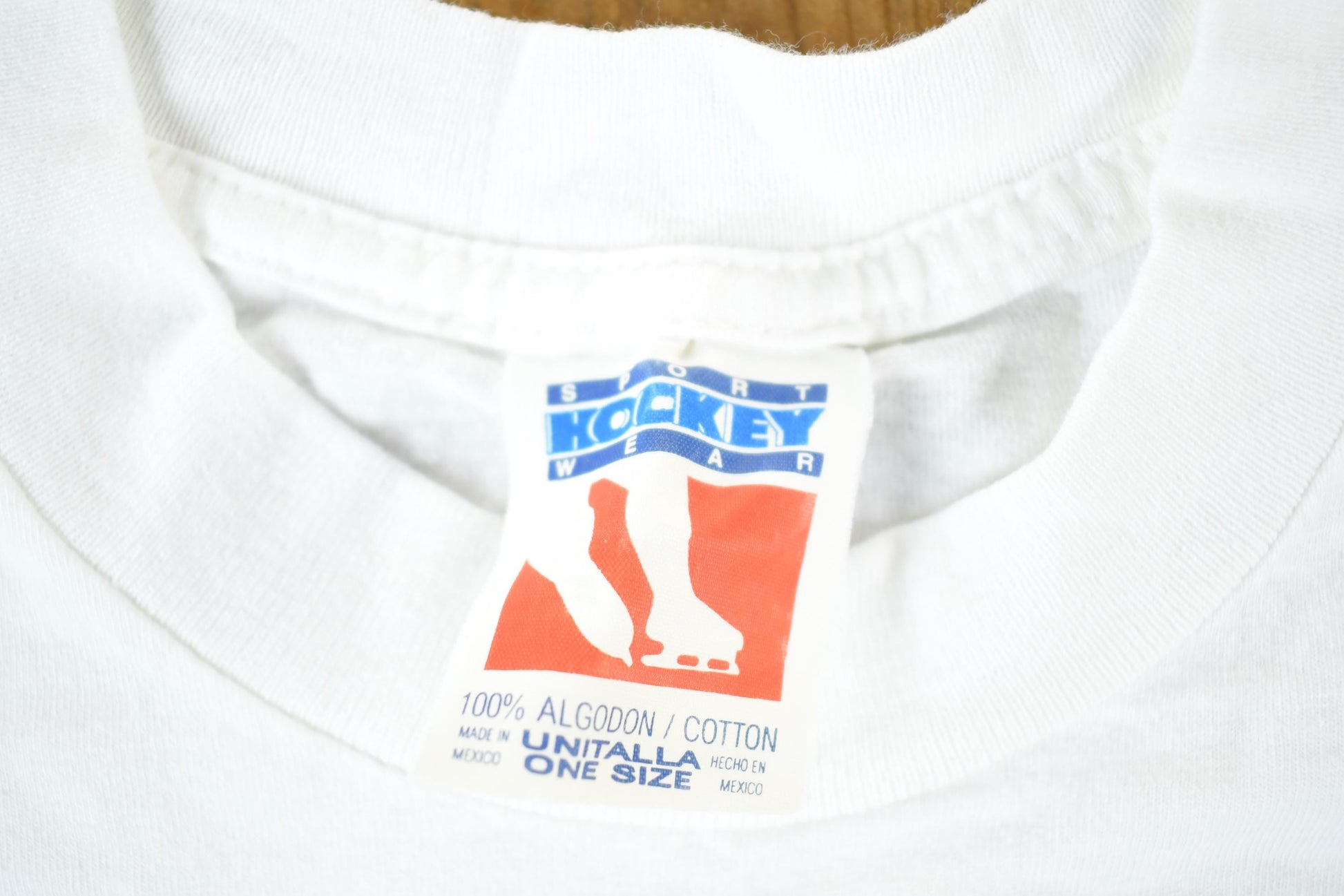 Vintage 1990s Royal Cruises The World Of Vacations Souvenir T-Shirt Mens L from propervintagecanada