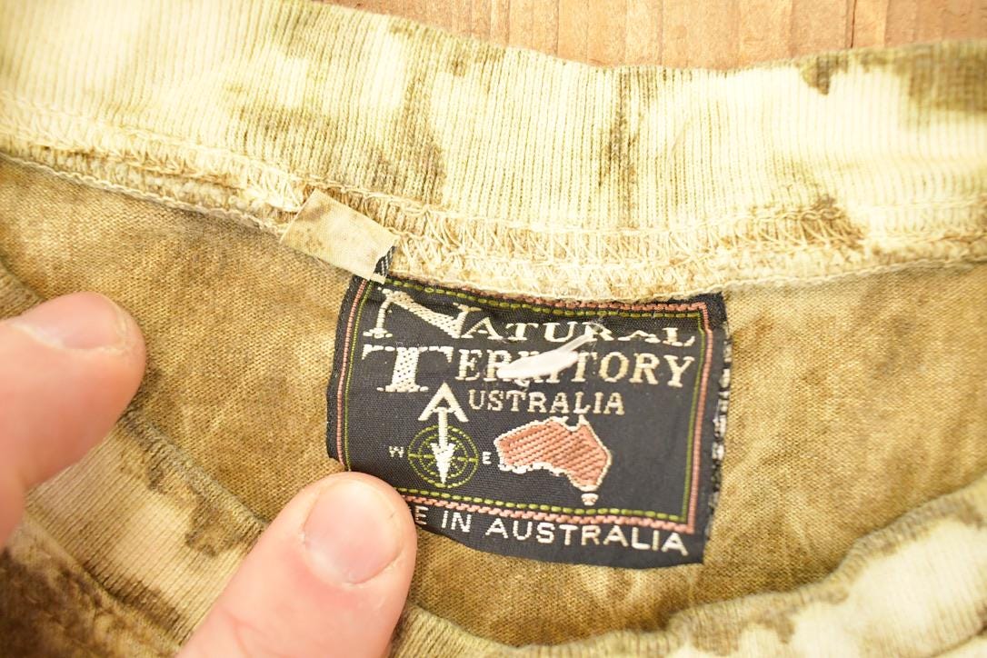 Vintage 1990s Saltwater Crocodile Australia Souvenir T-Shirt Men's L from propervintagecanada