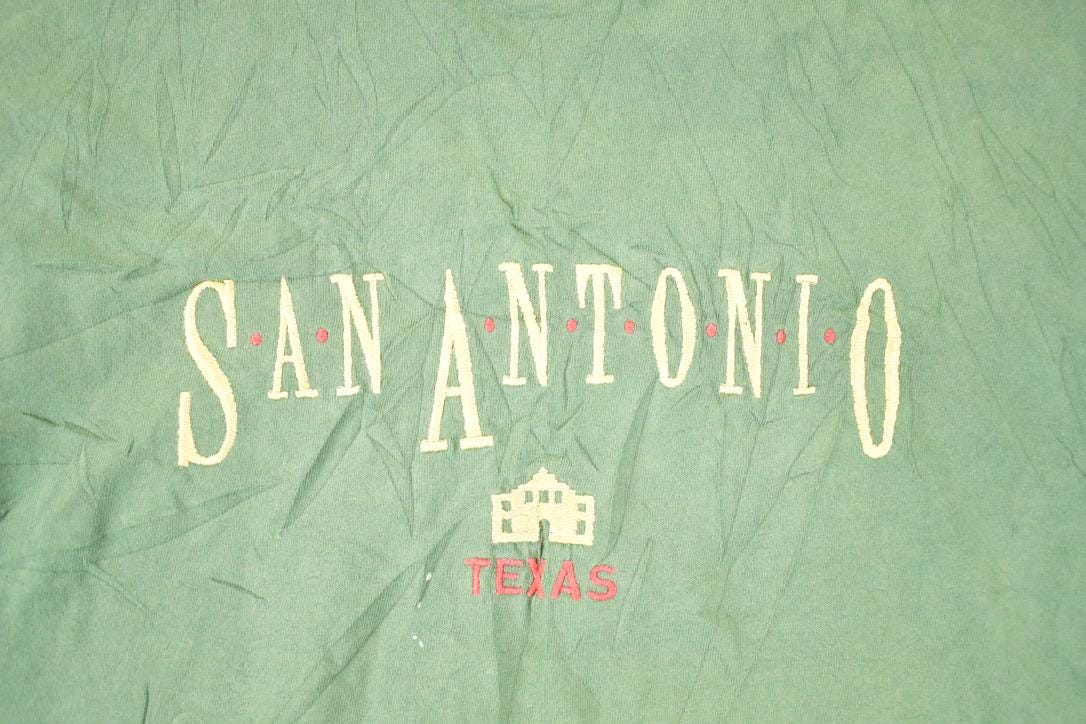 Vintage 1990s San Antonio Texas Souvenir Travel T-Shirt Men's L from propervintagecanada
