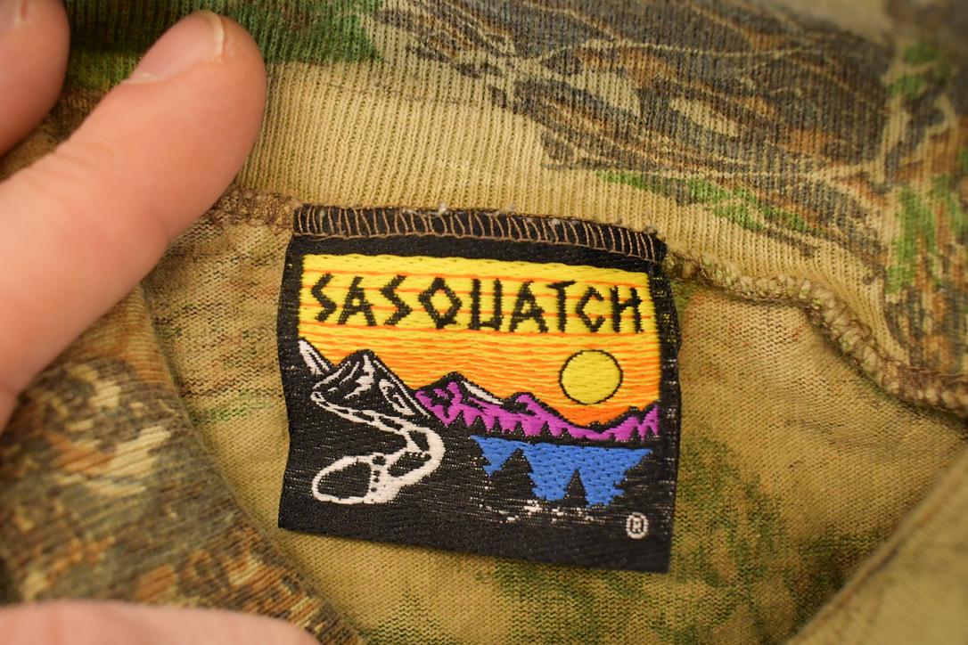 Vintage 1990s Sasquatch Realtree Camo Turtleneck Crewneck Sweatshirt Men's L from propervintagecanada