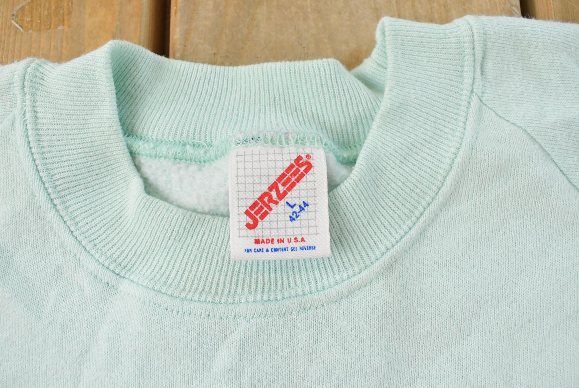 Vintage 1990s Sheep Farm Graphic Raglan Crewneck Men's M from propervintagecanada