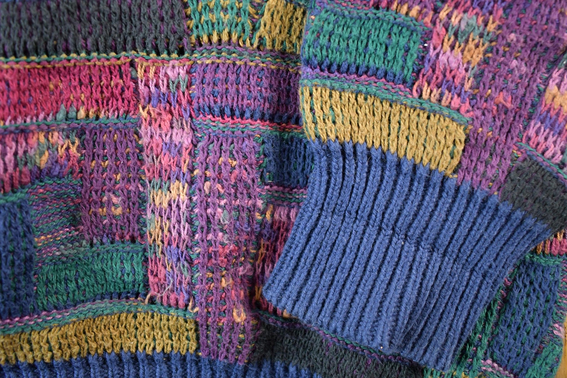 Vintage 1990s Shenandoah Knit Abstract Pattern Crewneck Sweater Mens XL from propervintagecanada