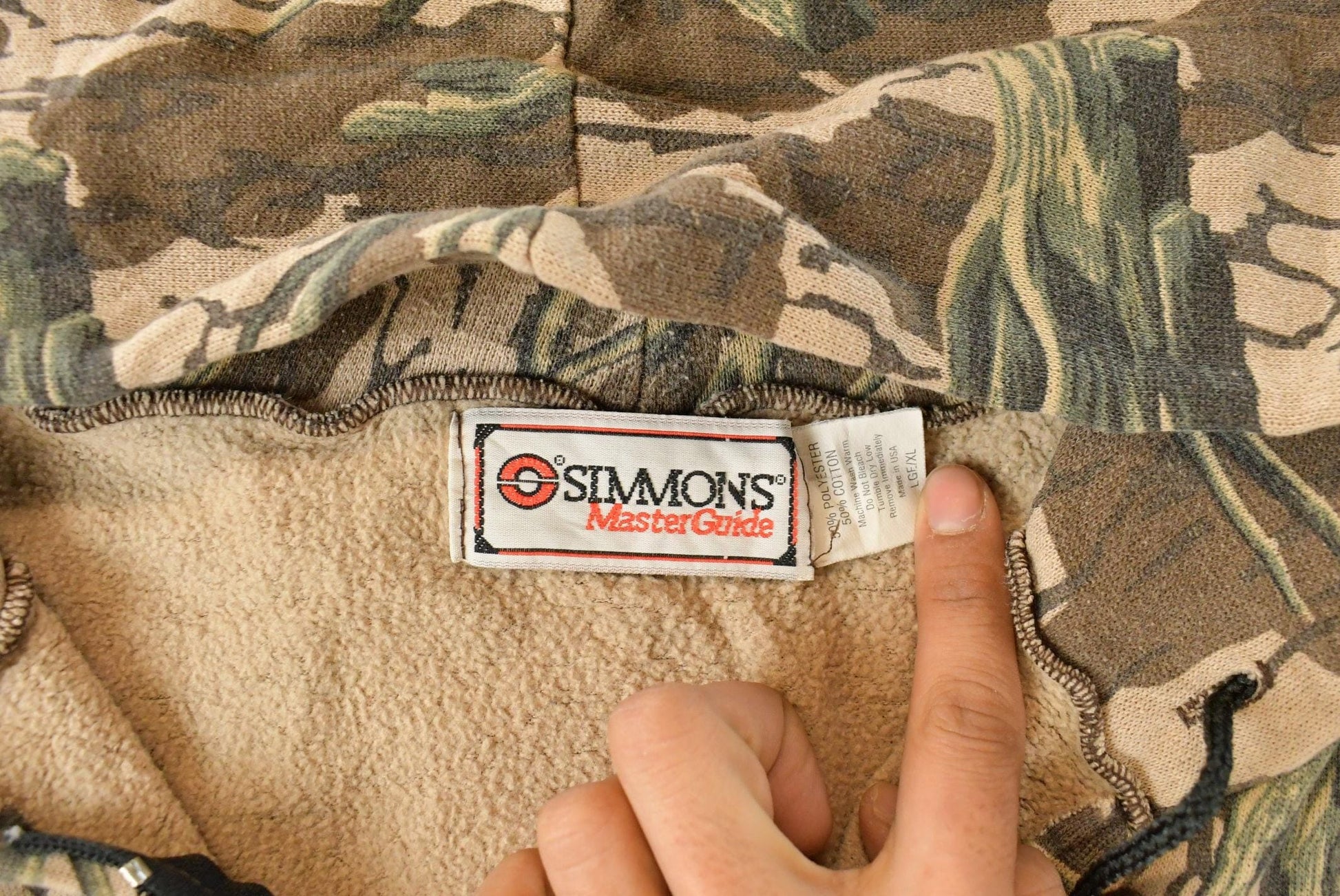 Vintage 1990s Simmons Tree Camo Full Zip Hoodie Men's 2X from propervintagecanada