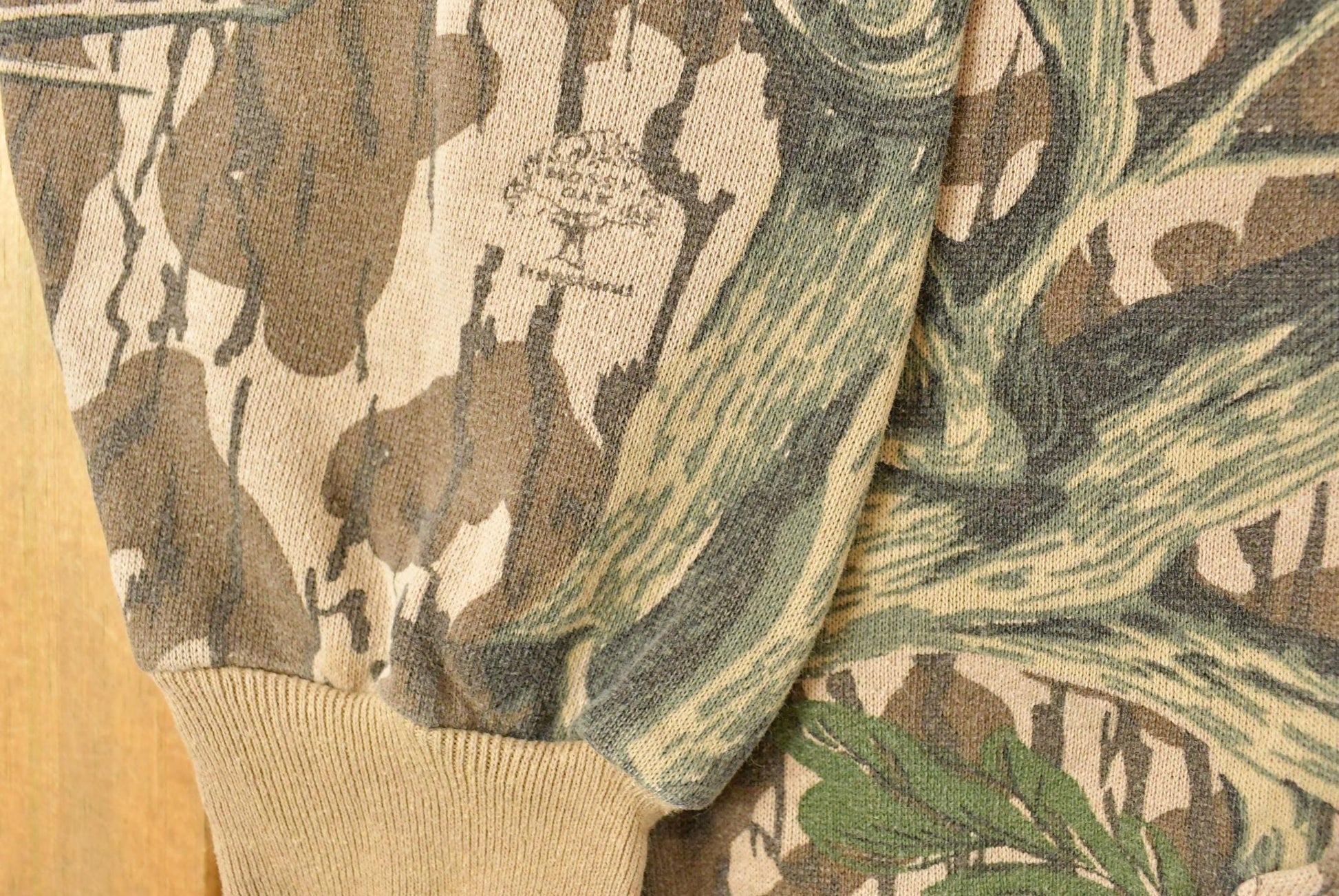 Vintage 1990s Simmons Tree Camo Full Zip Hoodie Men's 2X from propervintagecanada