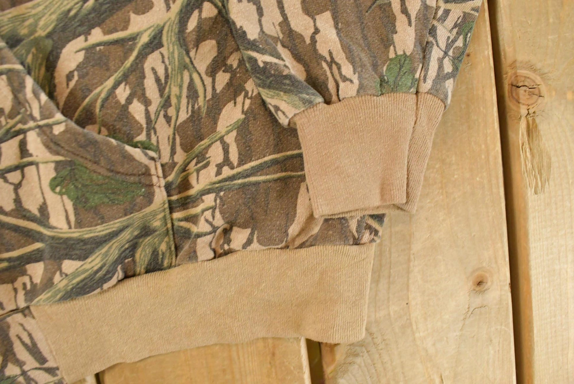 Vintage 1990s Simmons Tree Camo Full Zip Hoodie Men's 2X from propervintagecanada