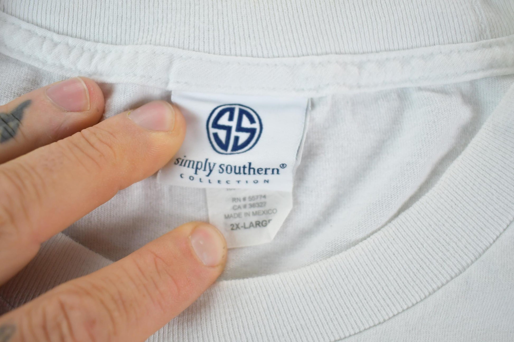 Vintage 1990s Simply Southern Animal Graphic T-Shirt Men's XL from propervintagecanada