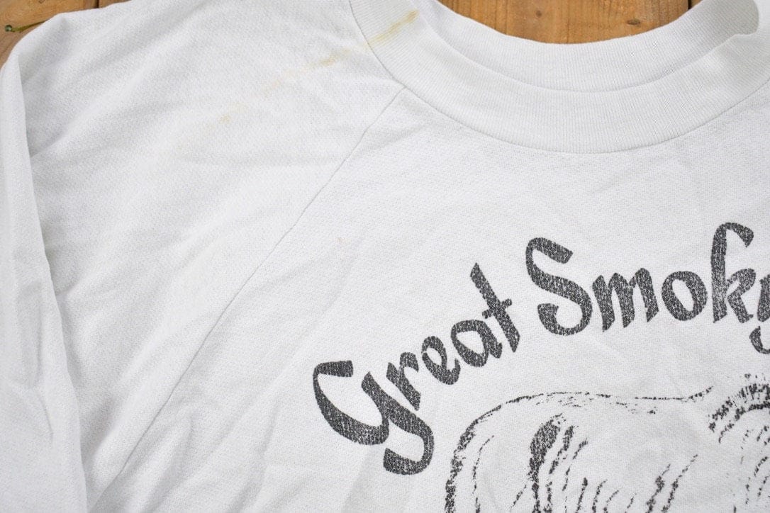 Vintage 1990s Smokey Mountains Gatlinburg Tennessee Crewneck Sweatshirt Men's Small from propervintagecanada