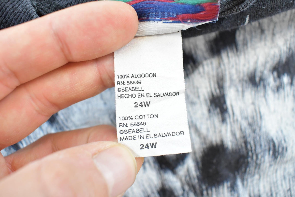 Vintage 1990s Snow Leopard T-Shirt Men's 2XL from propervintagecanada