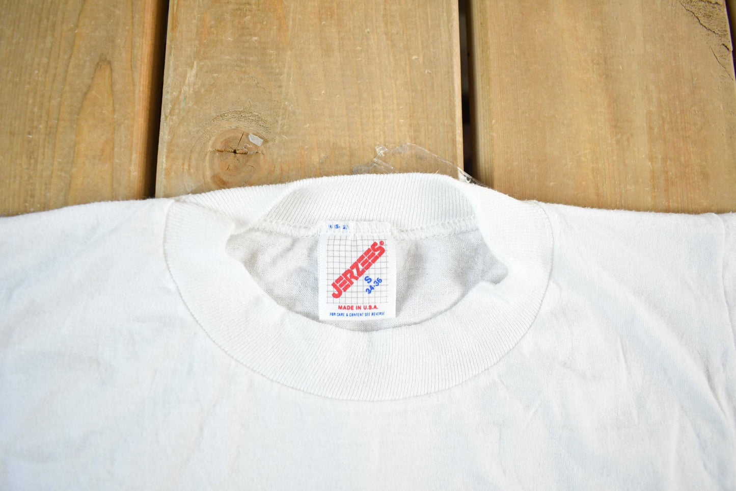 Vintage 1990s Snow White & Seven Dwarfs Graphic T-Shirt Men's XS from propervintagecanada