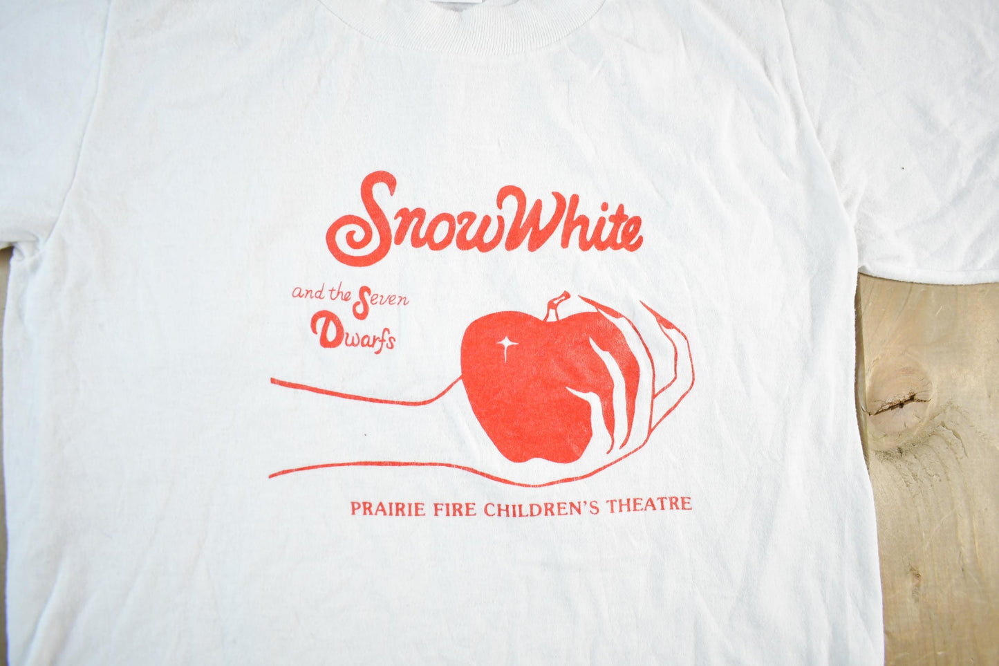 Vintage 1990s Snow White & Seven Dwarfs Graphic T-Shirt Men's XS from propervintagecanada