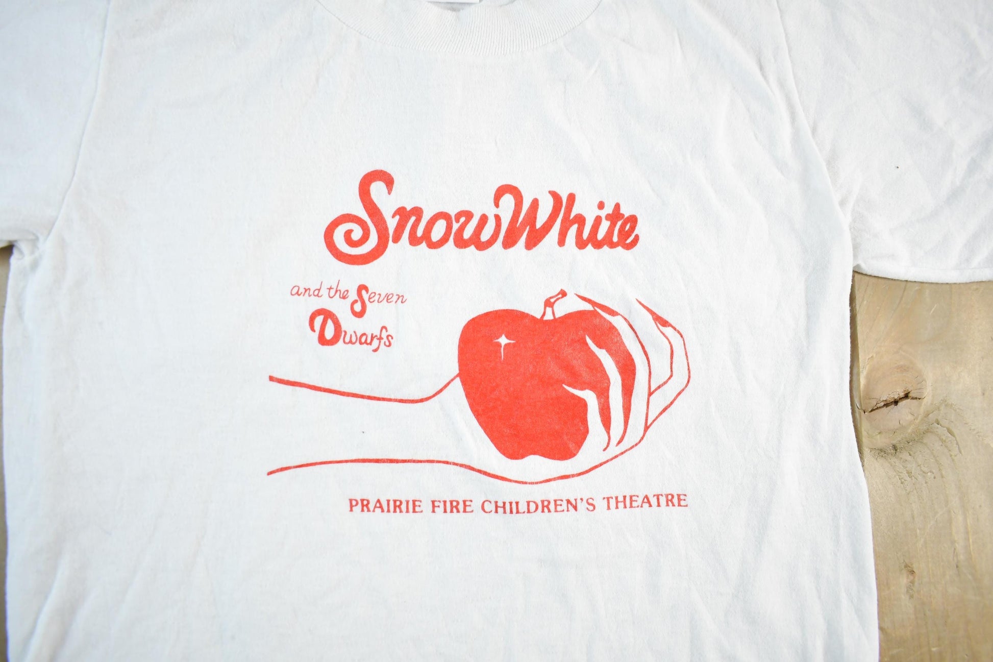 Vintage 1990s Snow White & Seven Dwarfs Graphic T-Shirt Men's XS from propervintagecanada