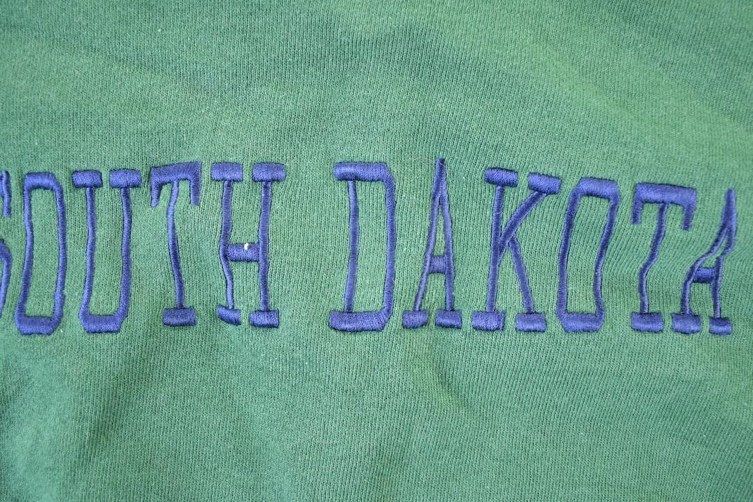 Vintage 1990s South Dakota Crewneck Sweatshirt Mens XL from propervintagecanada