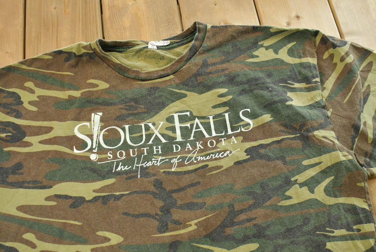 Vintage 1990s South Dakota Sioux Falls Camo Short Sleeve T-Shirt Mens XL from propervintagecanada