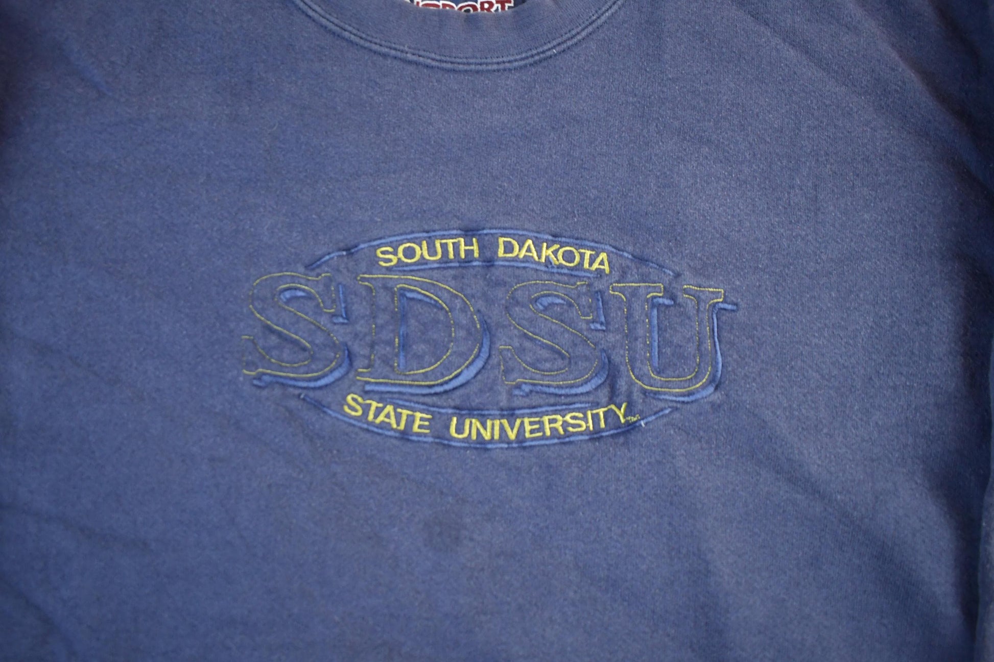 Vintage 1990s South Dakota State University Crewneck Sweatshirt Men's XL from propervintagecanada
