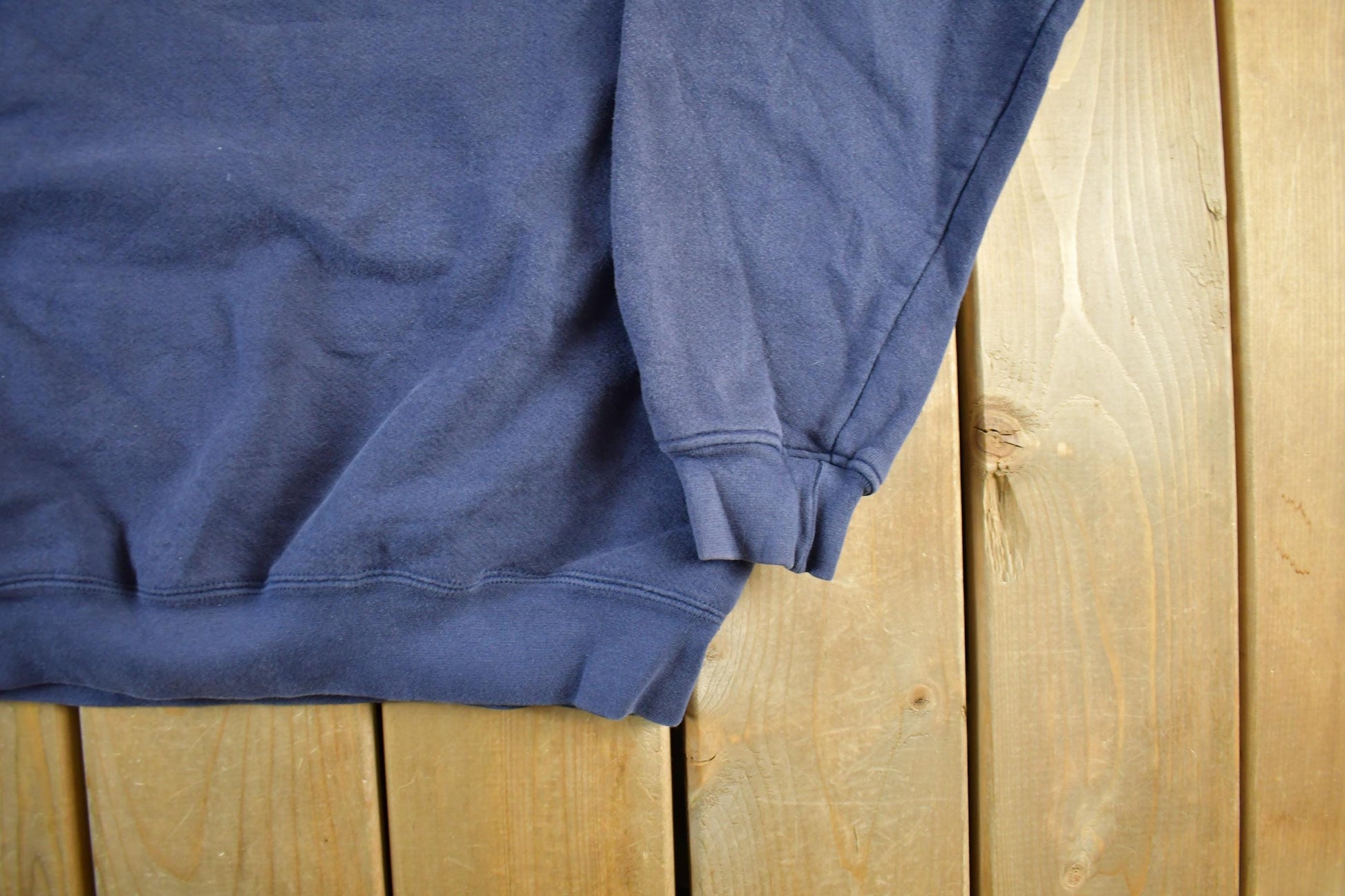 Vintage 1990s South Dakota State University Crewneck Sweatshirt Men's XL from propervintagecanada