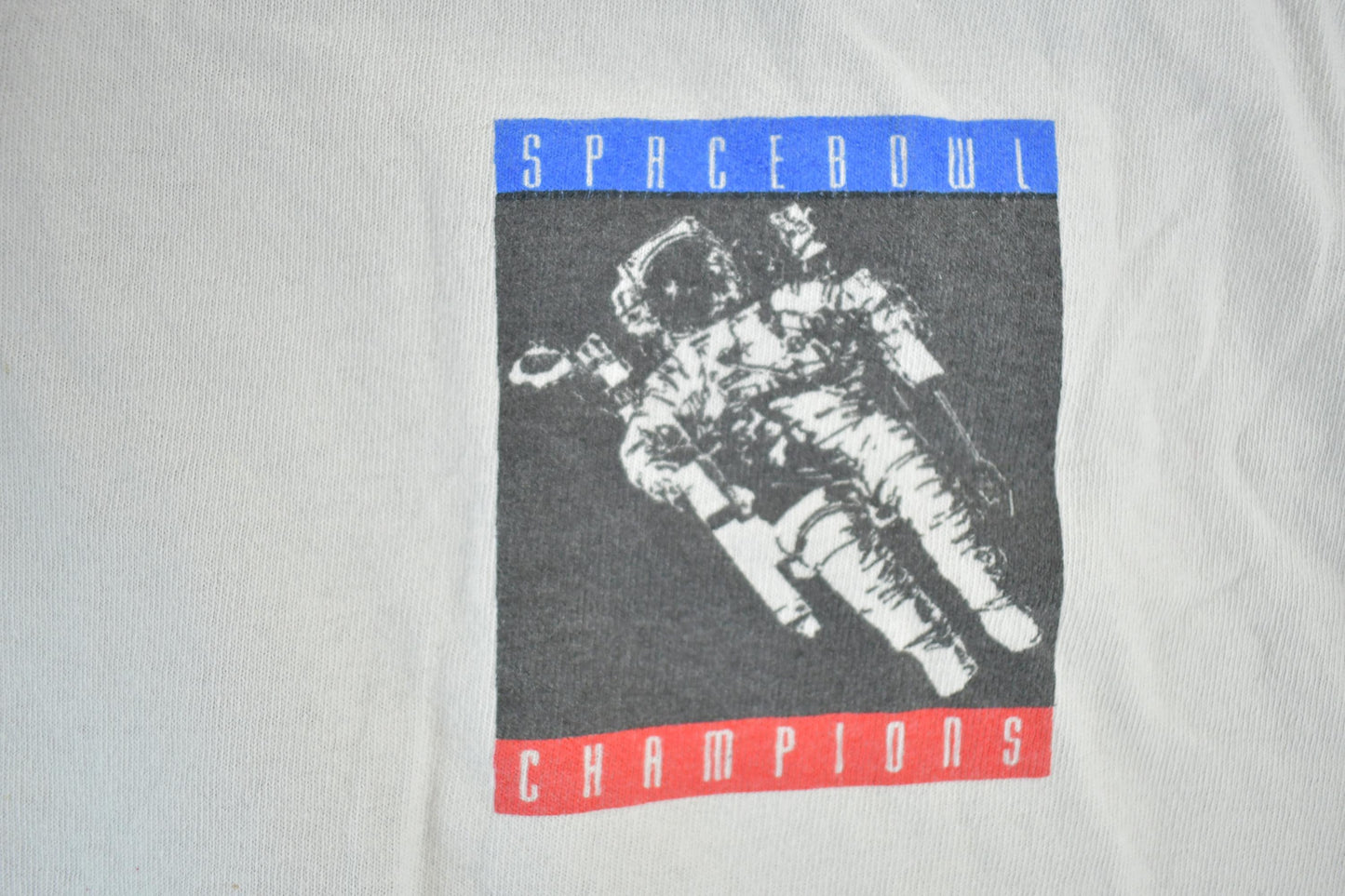 Vintage 1990s Space Bowl Champions Astronaut Souvenir Single Stitch Graphic Print T-Shirt Made In Men's XL from propervintagecanada