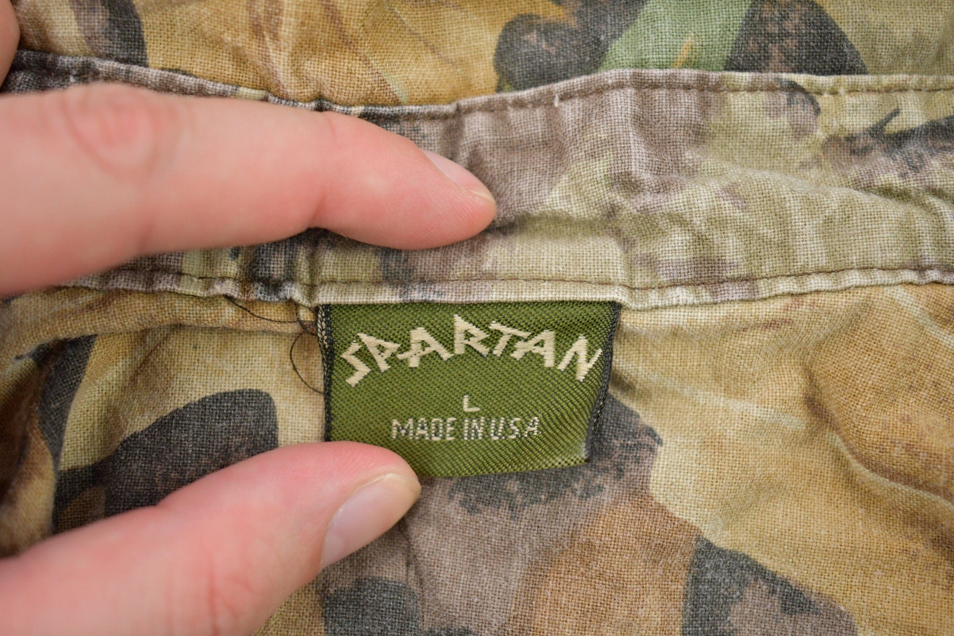 Vintage 1990s Spartan Hunting Camo Button Up Men's Medium from propervintagecanada