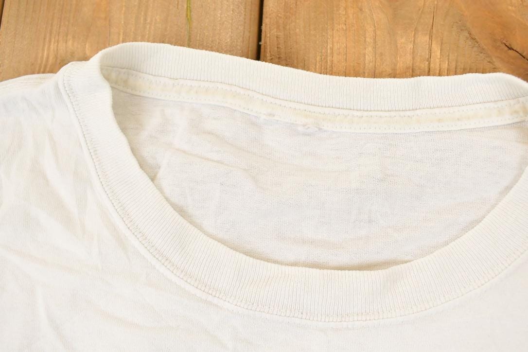 Vintage 1990s Special Crystals Mystic FAB Souvenir Travel T-Shirt Women's XL from propervintagecanada