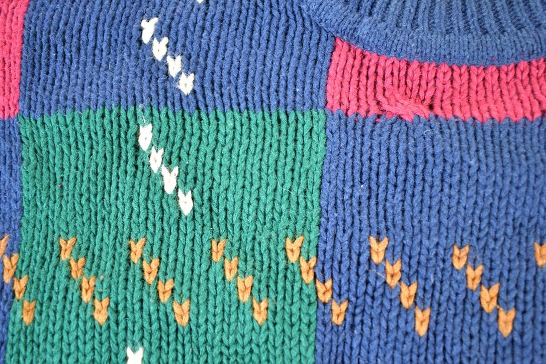 Vintage 1990s St John's Bay Cable Knit Abstract Pattern Crewneck Sweater Mens L from propervintagecanada