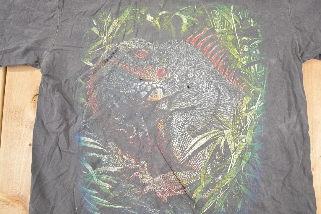 Vintage 1990s St Thomas Iguana FAB Souvenir Travel T-Shirt Men's M from propervintagecanada