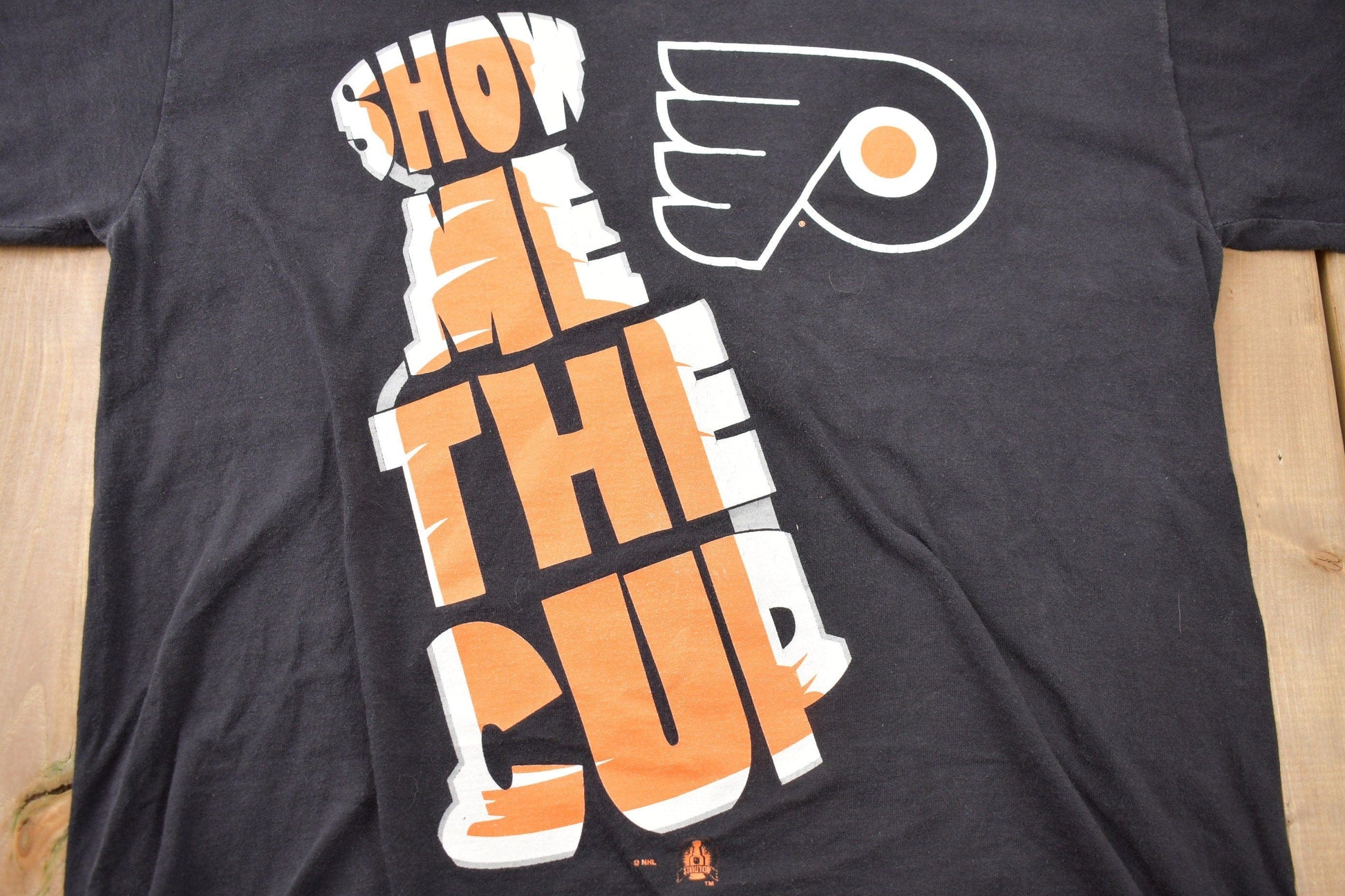 Vintage 1990s Starter Philadelphia Flyers NHL Graphic T-Shirt Men's Large from propervintagecanada