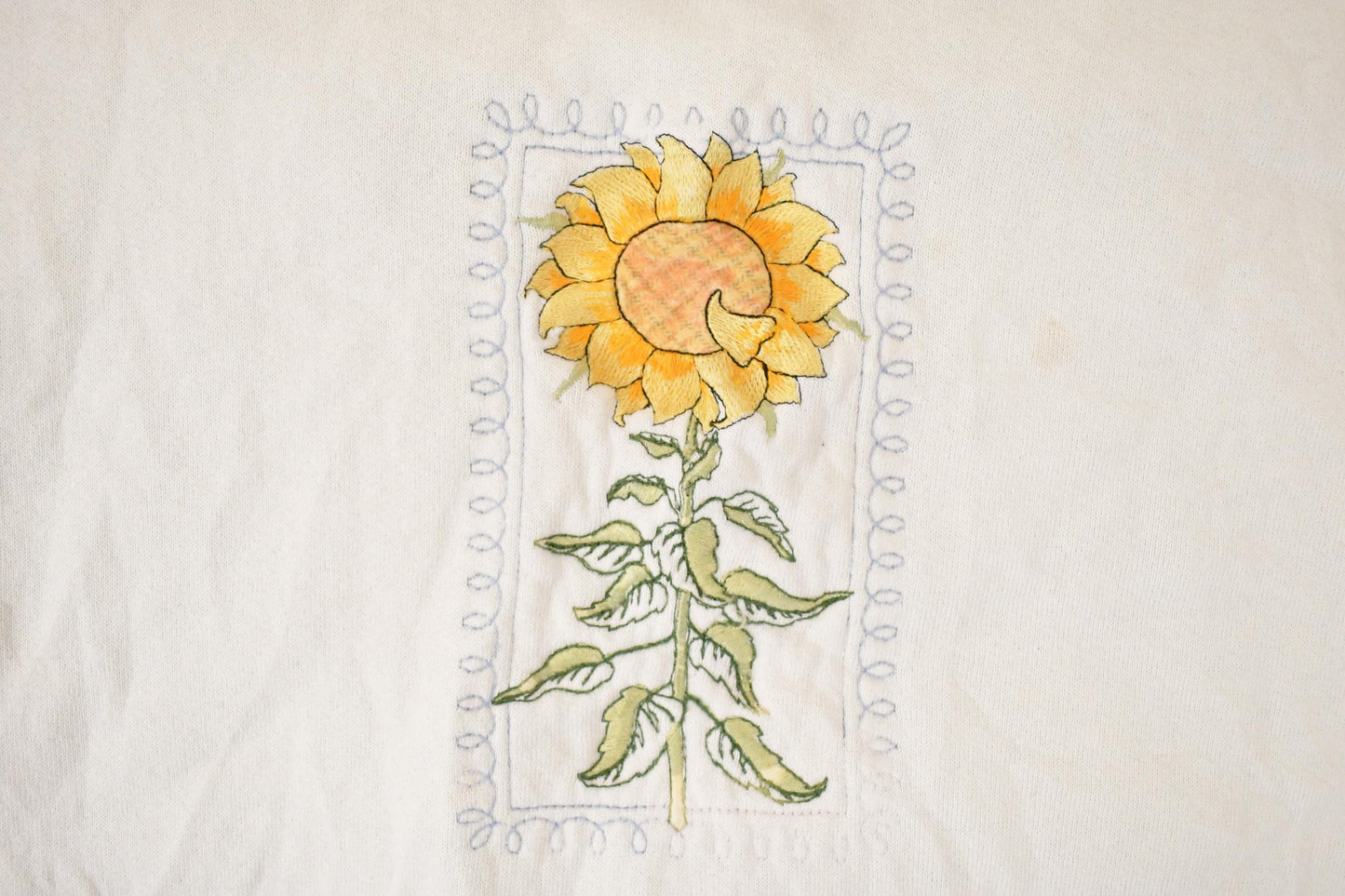 Vintage 1990s Sunflower Embroidered Crewneck Sweatshirt Womens L from propervintagecanada