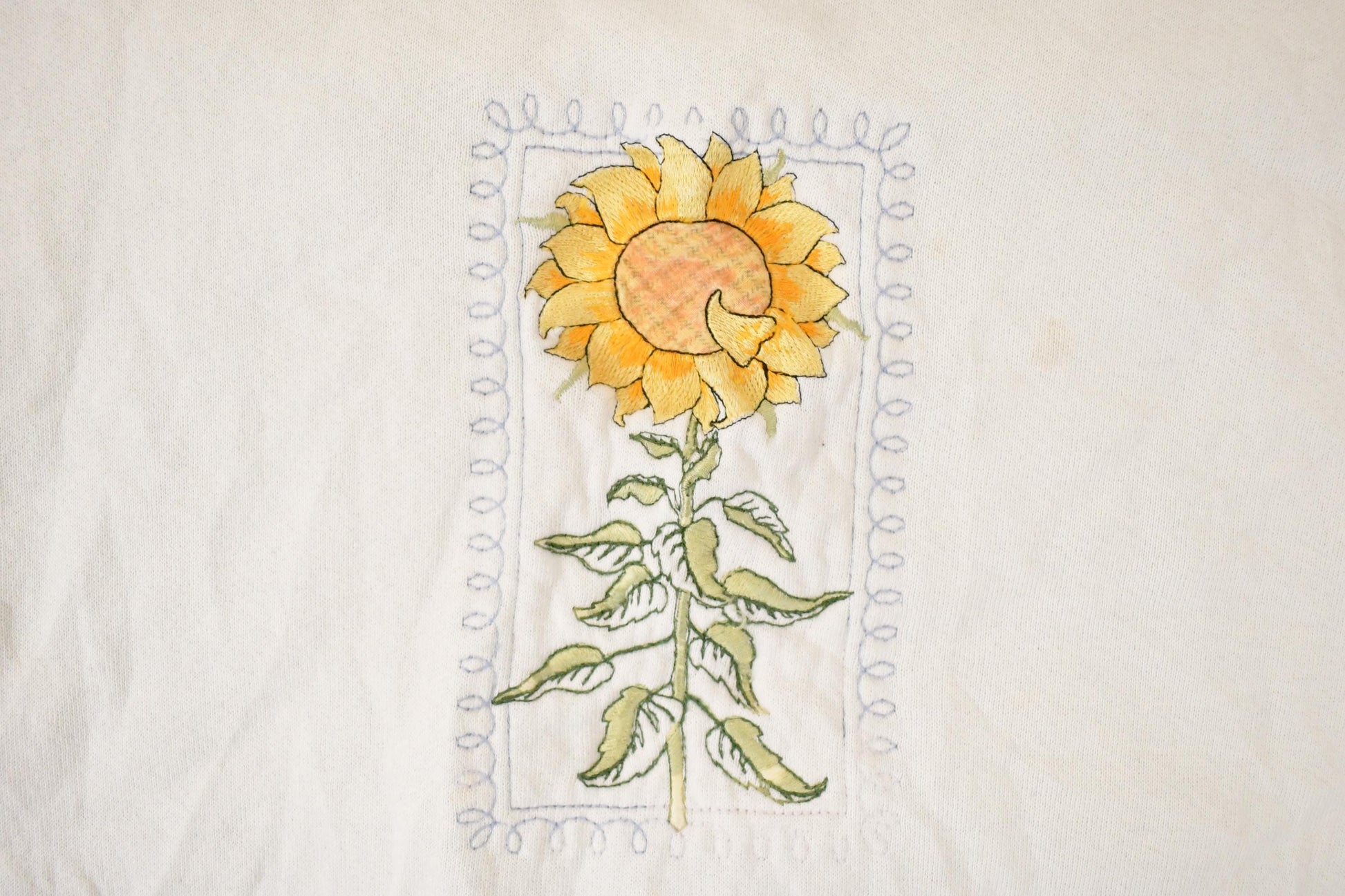 Vintage 1990s Sunflower Embroidered Crewneck Sweatshirt Womens L from propervintagecanada