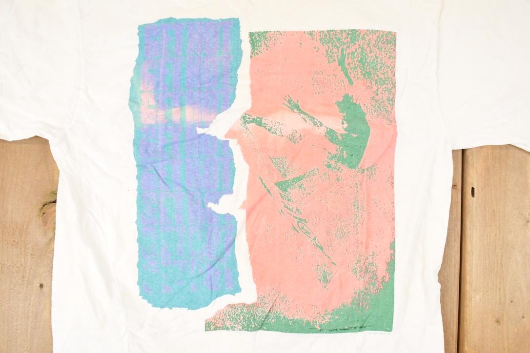 Vintage 1990s Surf Style Pop Art Souvenir Travel T-Shirt Men's M from propervintagecanada
