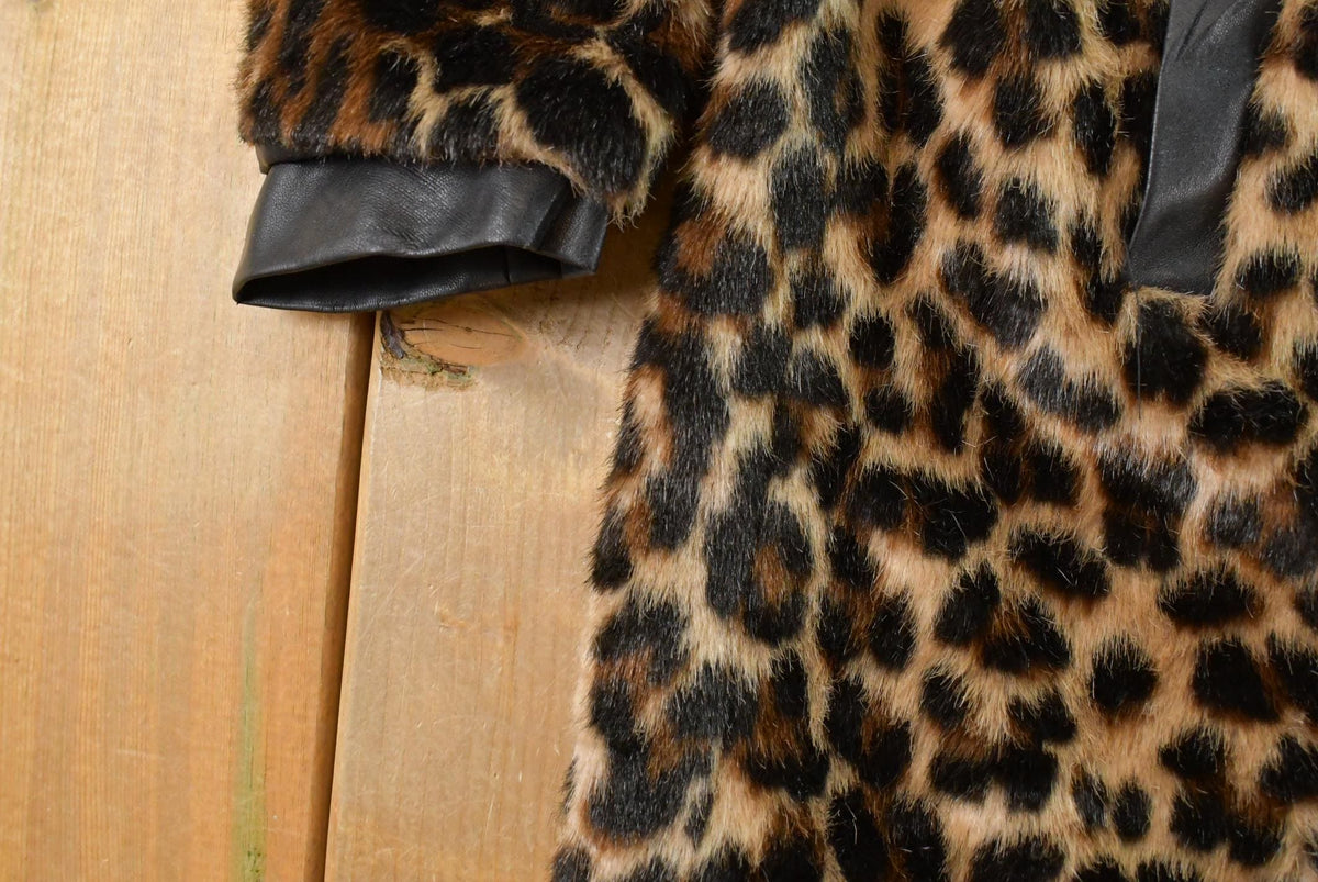 Vintage 1990s T Tahari Leopard Print Faux Fur Jacket Coat Women's Small from propervintagecanada