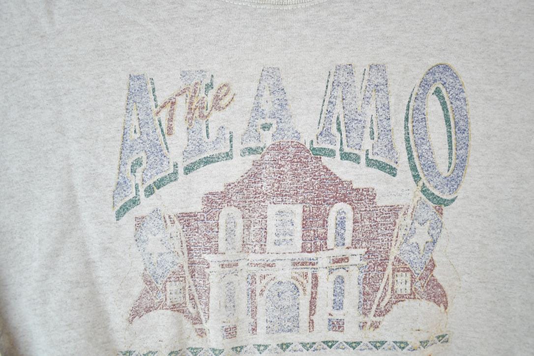 Vintage 1990s The Alamo Souvenir Crewneck Sweatshirt Made In USA Men's XL from propervintagecanada