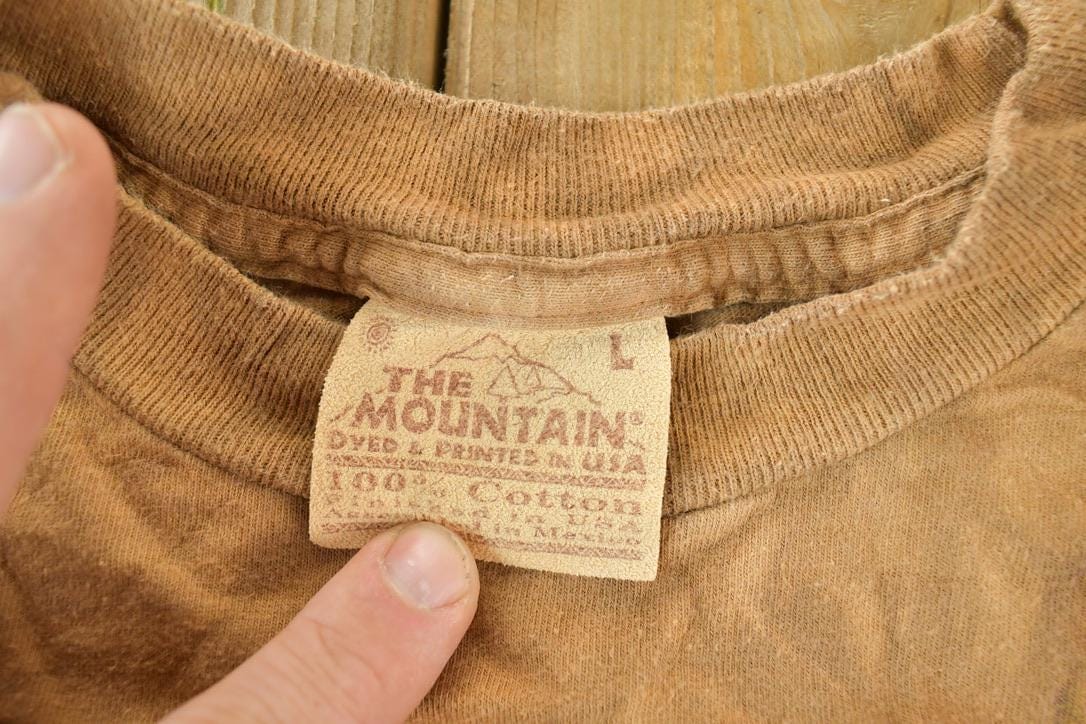 Vintage 1990s The Mountain American Eagle Souvenir Single Stitch Graphic Print T-Shirt Men's Large from propervintagecanada