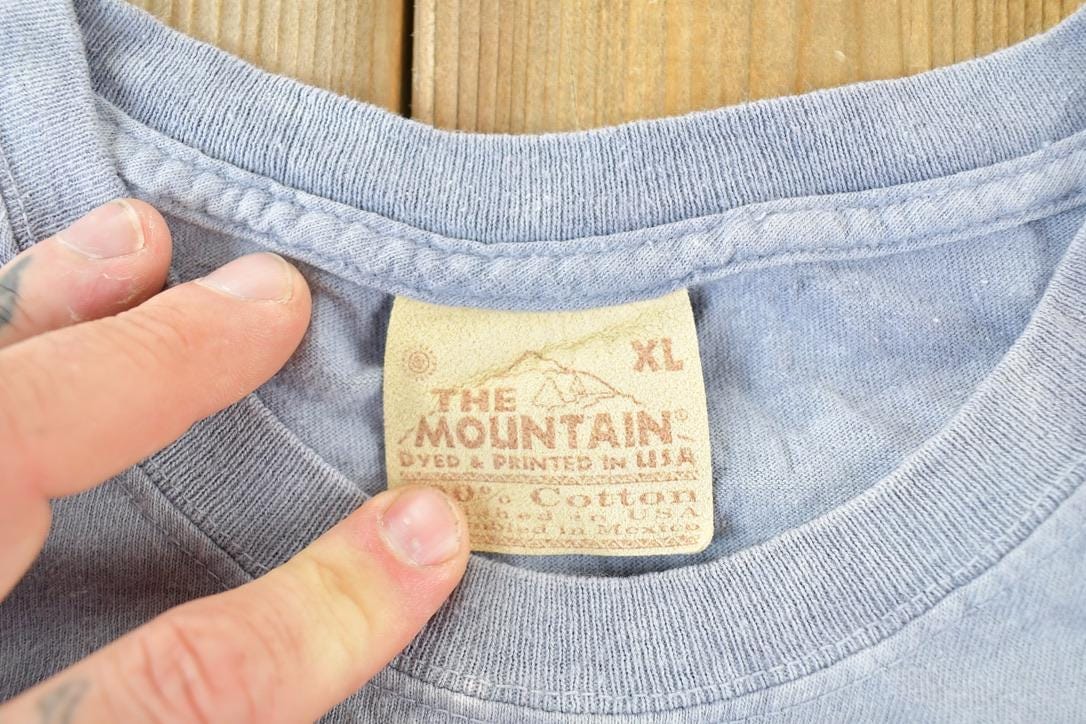 Vintage 1990s The Mountain Animal Theme Souvenir Single Stitch Graphic Print T-Shirt Men's XL from propervintagecanada