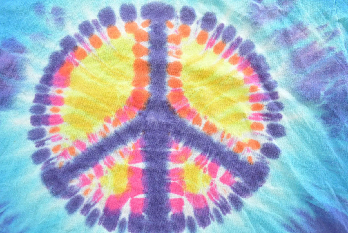 Vintage 1990s Tie-Dye Peace Sign T-Shirt Men's Large from propervintagecanada