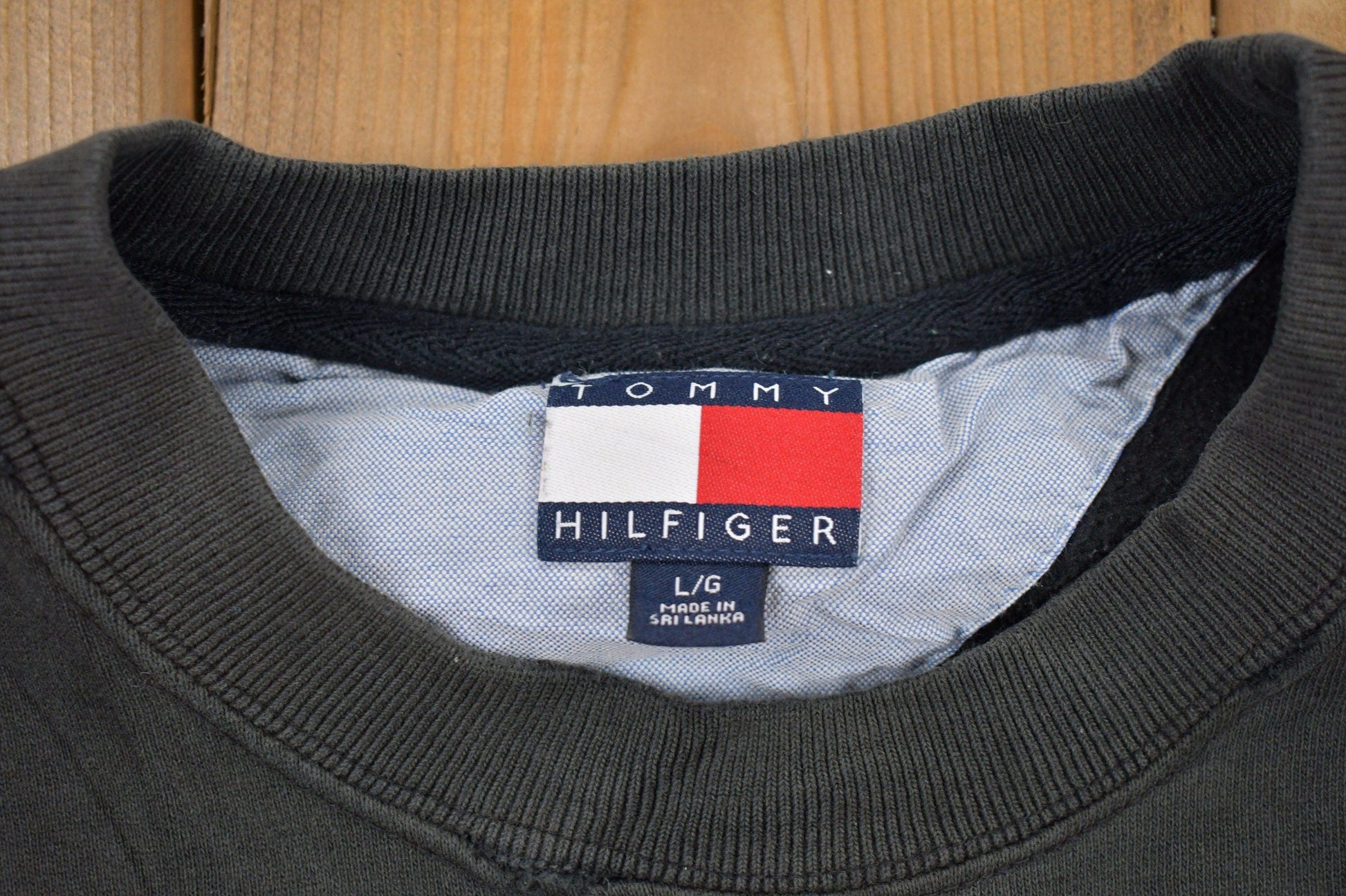 Vintage 1990s Tommy Hilfiger Crewneck Sweatshirt Men's Large from propervintagecanada